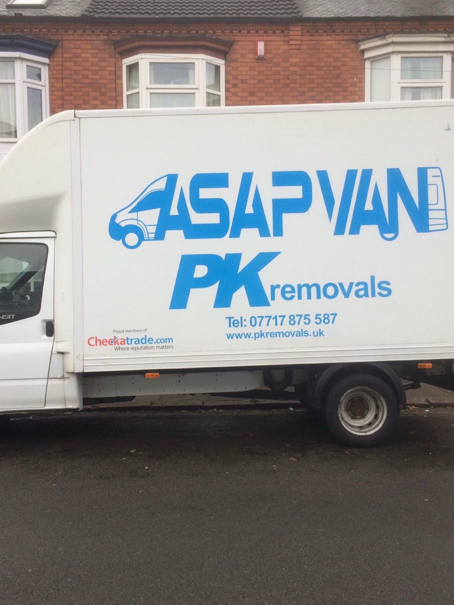 PK Removals Luton van loaded and ready for a Leicester house move